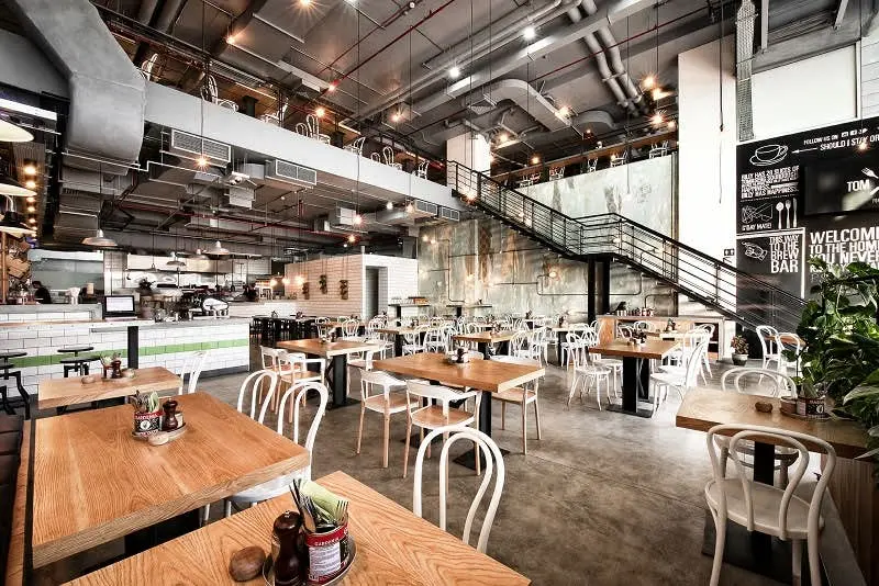 ۱۶. TomSerg – کافه مدرن با صبحانه‌های خاص