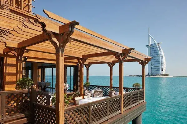 ۸. Pierchic – غذای دریایی روی اسکله